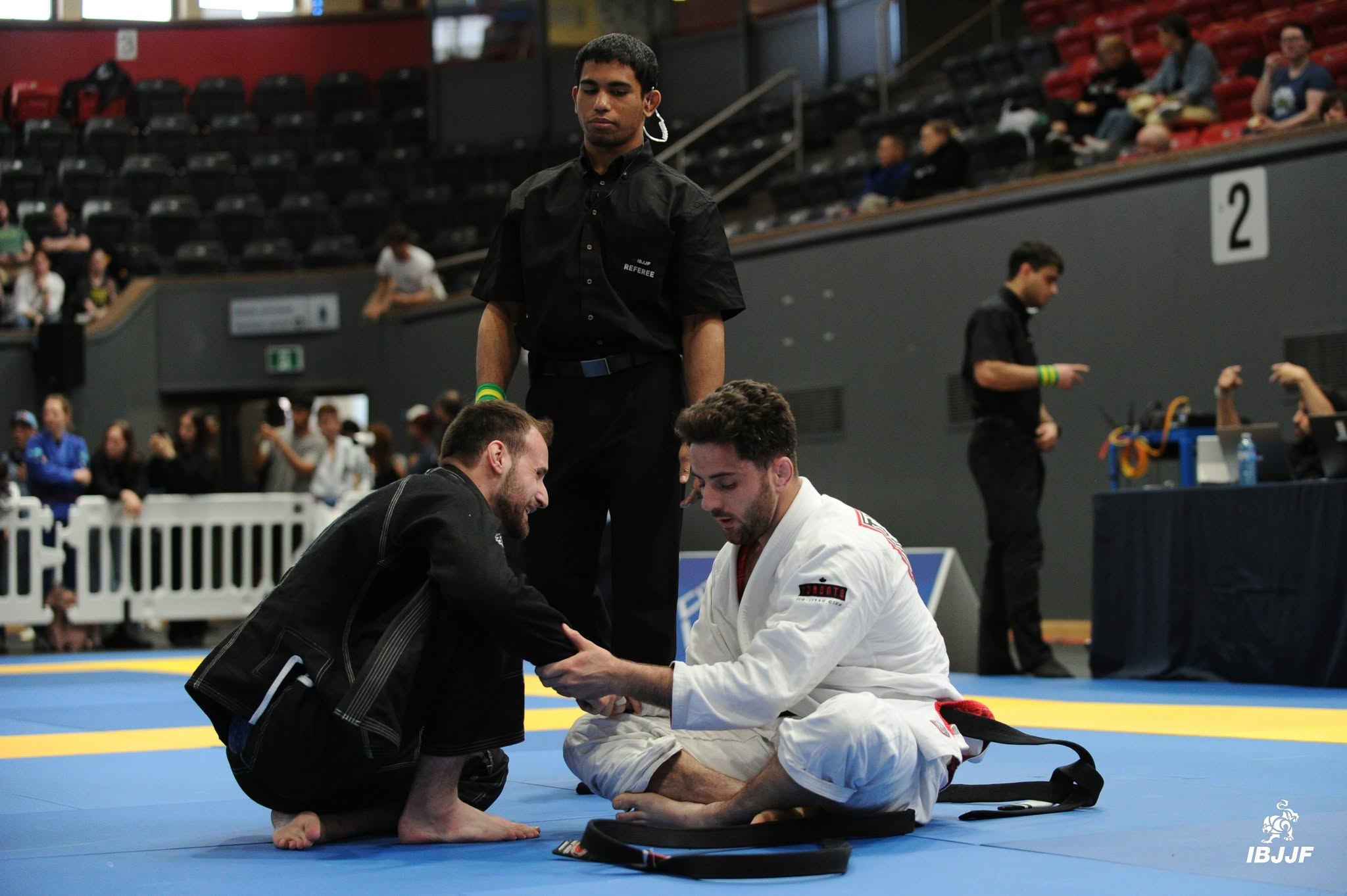 Saludo antes de un combate en el IBJJF Montreal Open 2026