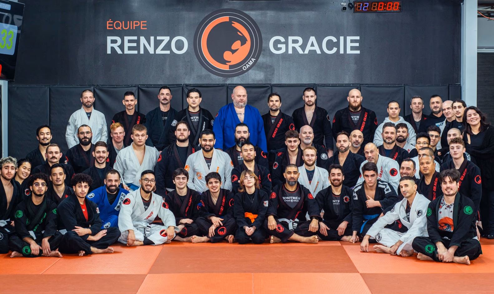 Entrenamiento de equipo BJJ Renzo Gracie Laval en el tatami