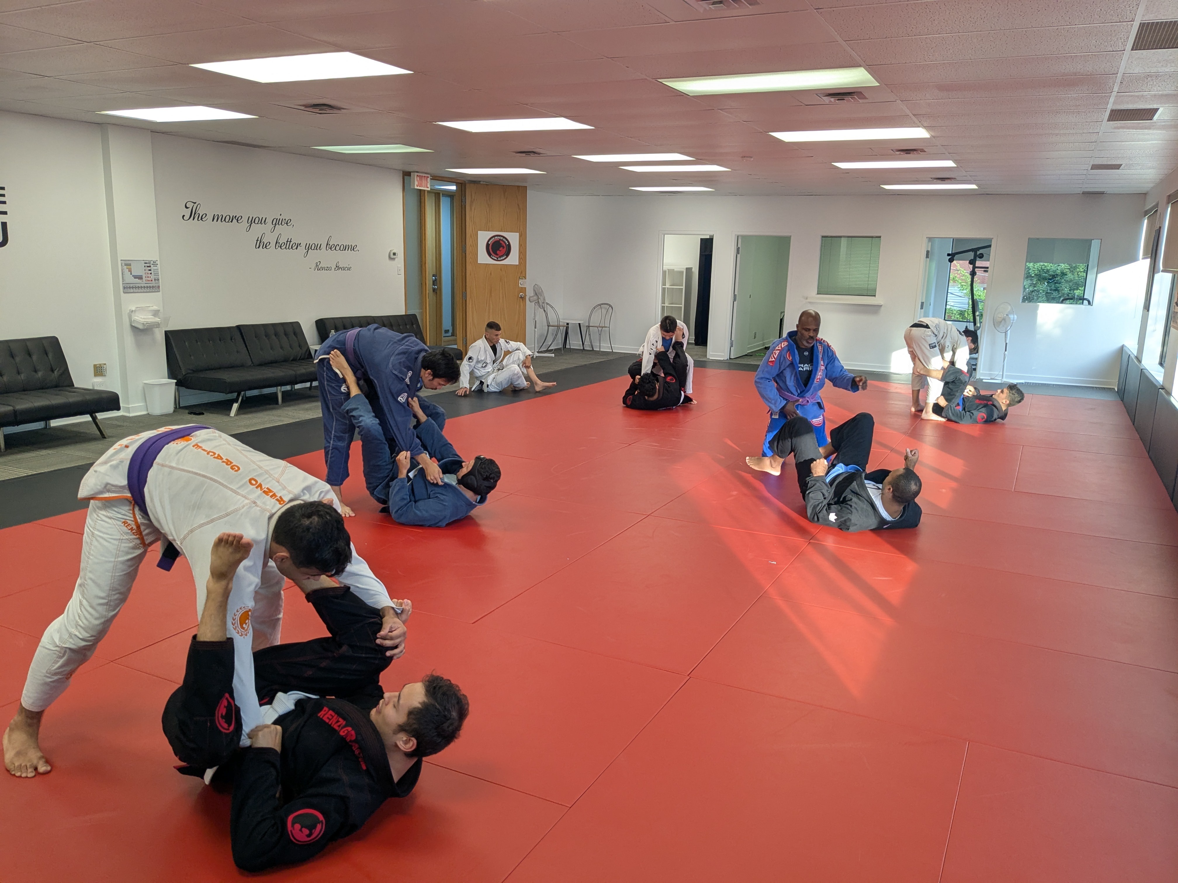 Rolling y drilling de BJJ adultos en Renzo Gracie Laval