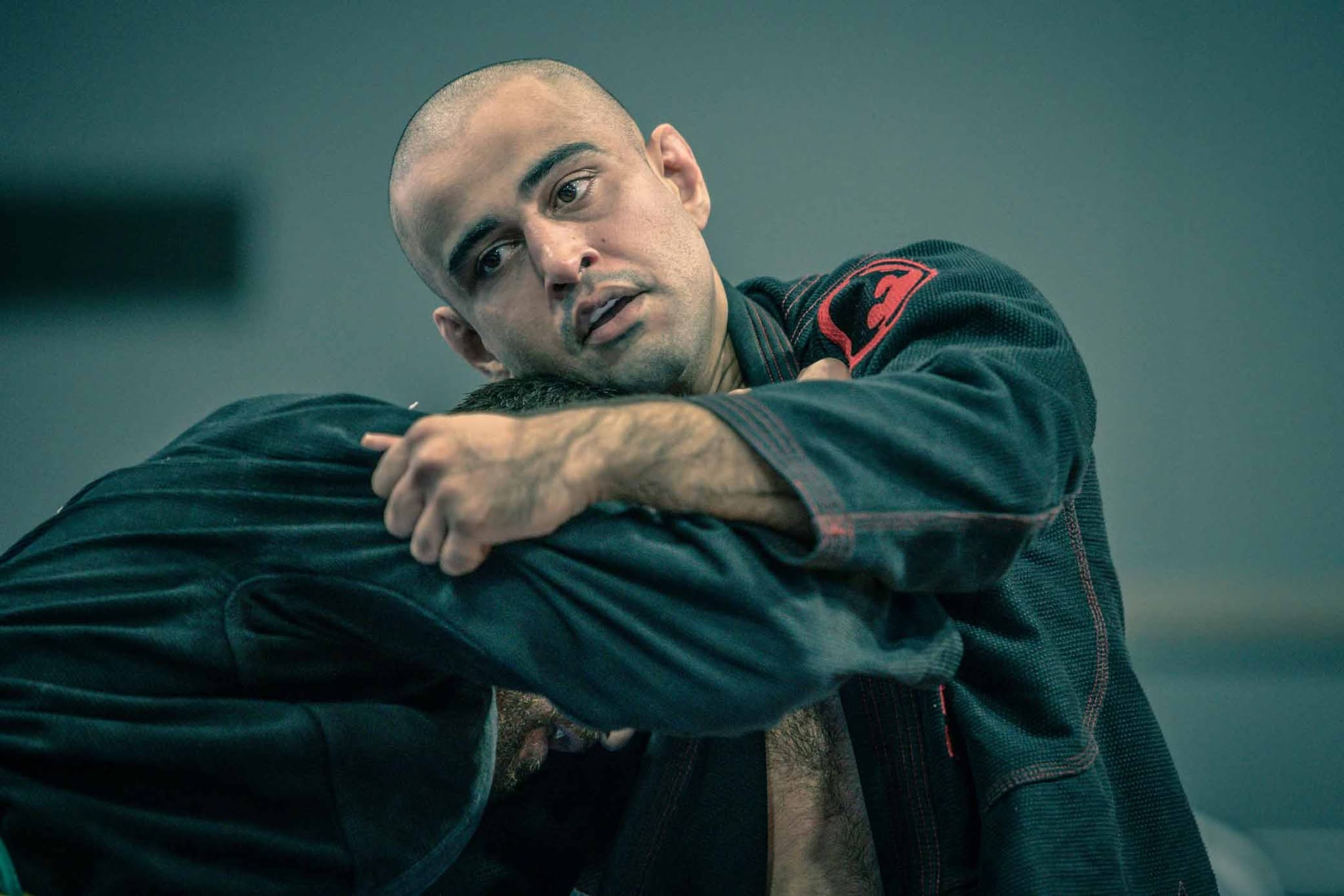 Two adults face to face, fighting for grips in a jiu-jitsu match at the SAU Montreal Regional 2024