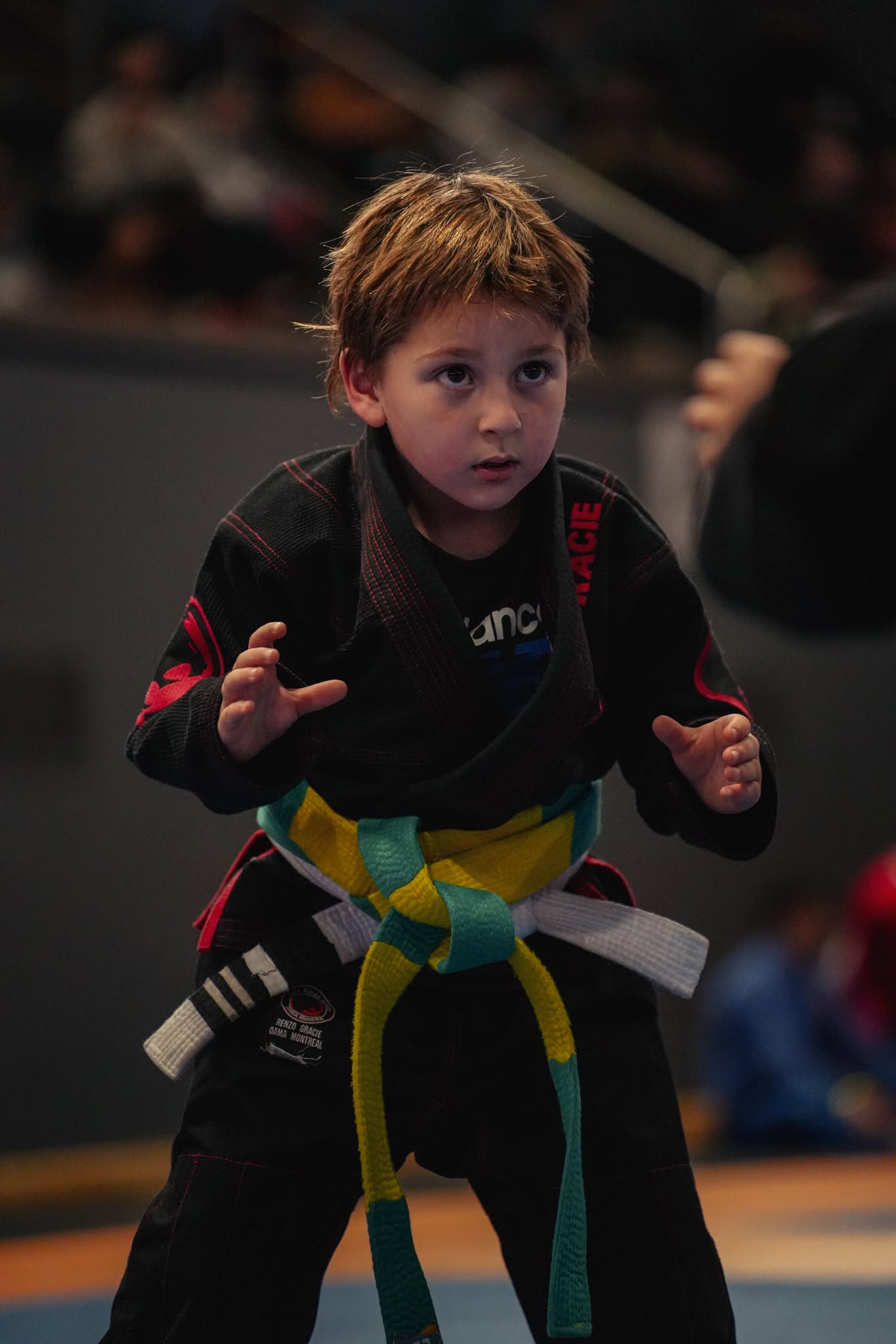 Criança pequena pronta para a pegada no SAU Montreal Regional 2026