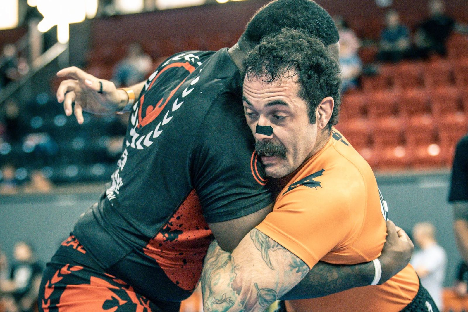 Um membro da equipe Renzo Gracie Laval em uma troca de queda no SAU Montreal Regional 2026