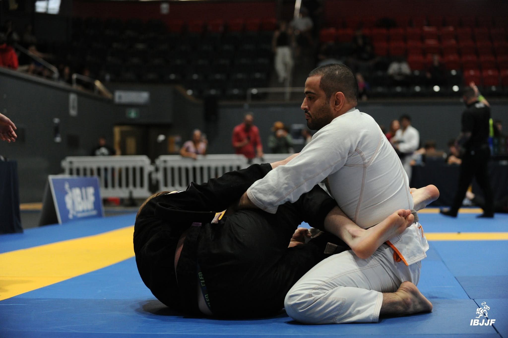 2026年IBJJF蒙特利尔公开赛上成人选手过腿