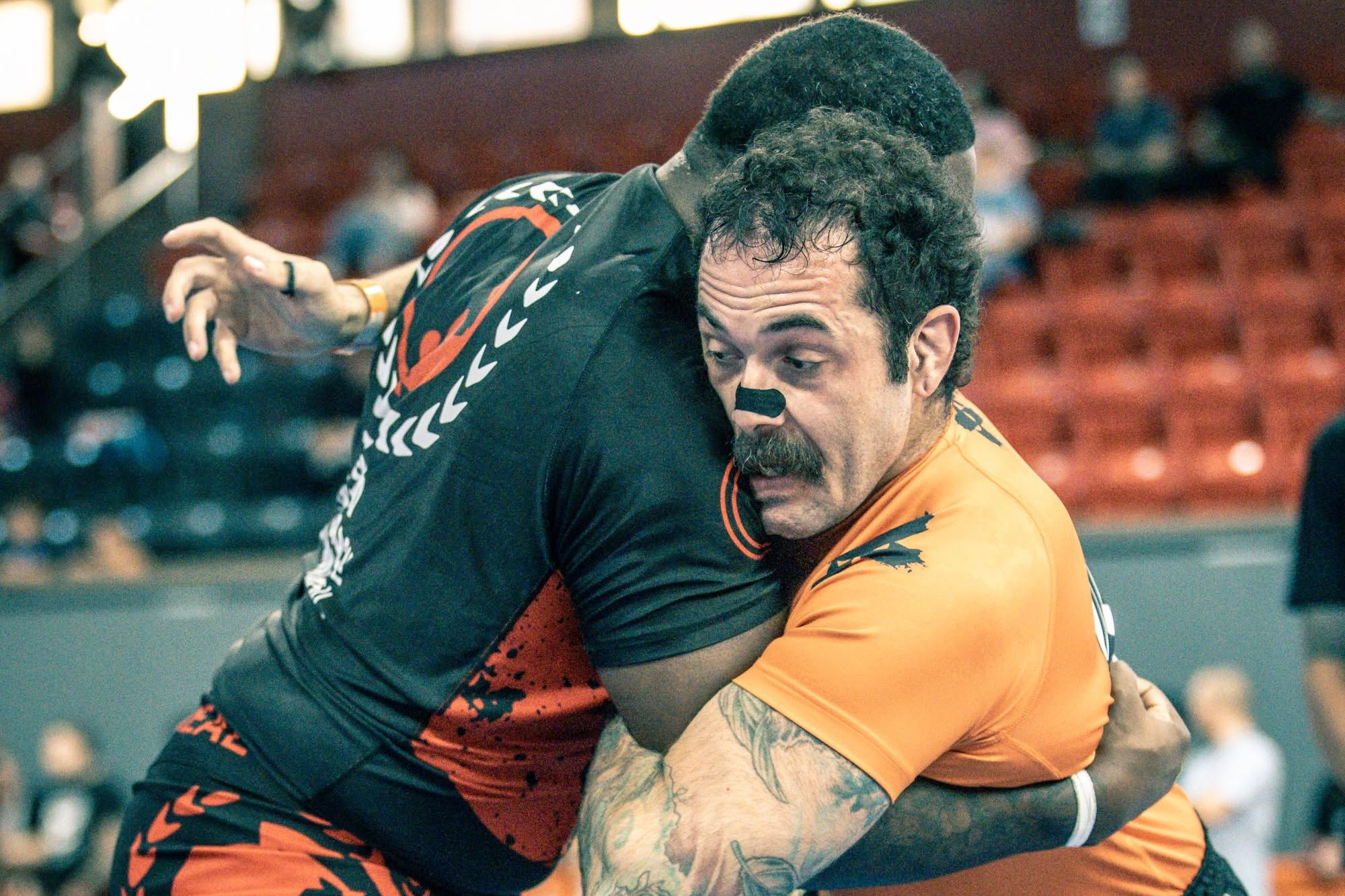 Renzo Gracie Laval 队员在 2026 年 SAU 蒙特利尔地区赛中的抱摔对抗